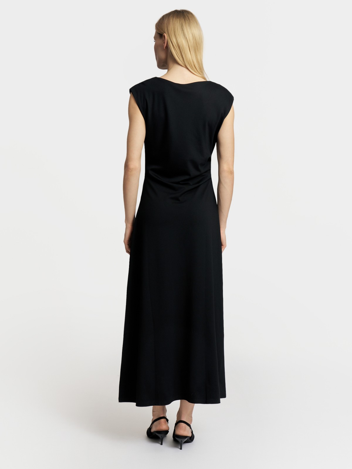 Платье миди без рукавов с драпировкой