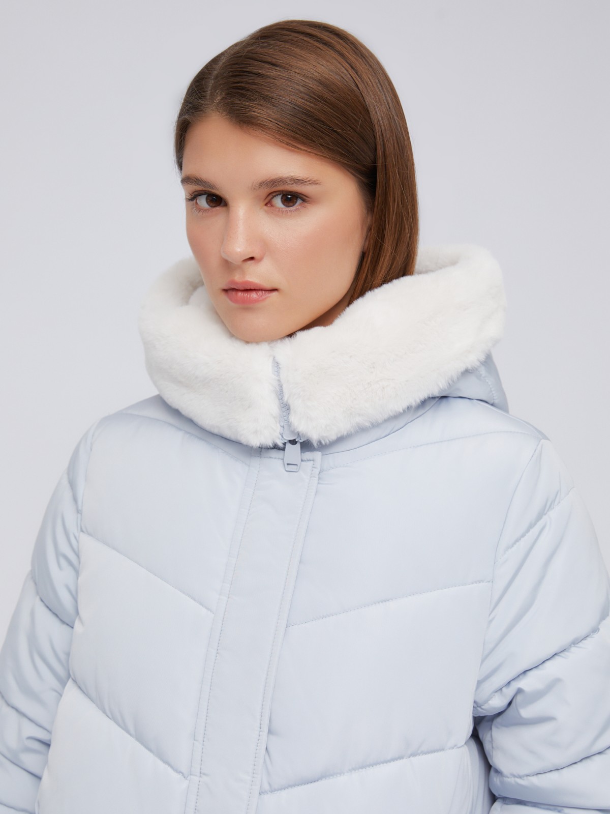 Тёплая куртка-пальто с капюшоном и отделкой из экомеха