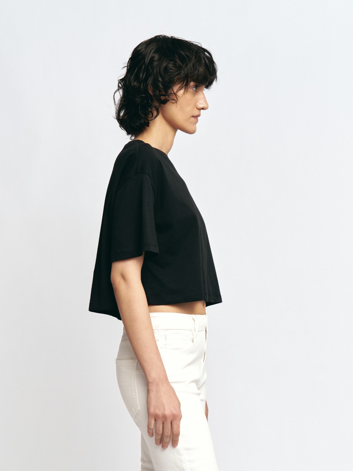 Короткая футболка из хлопка однотонная