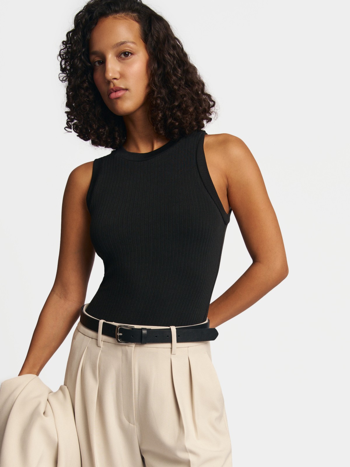 Трикотажный топ без рукавов