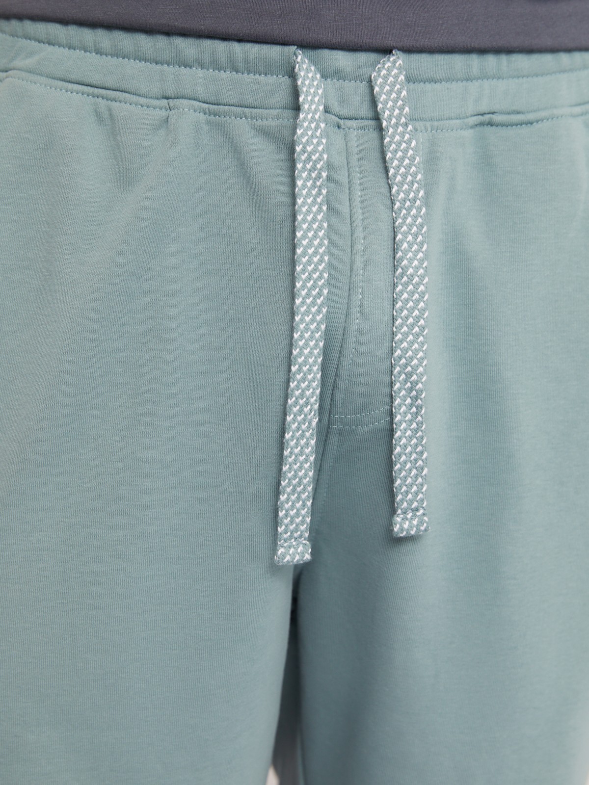 Трикотажные шорты на резинке