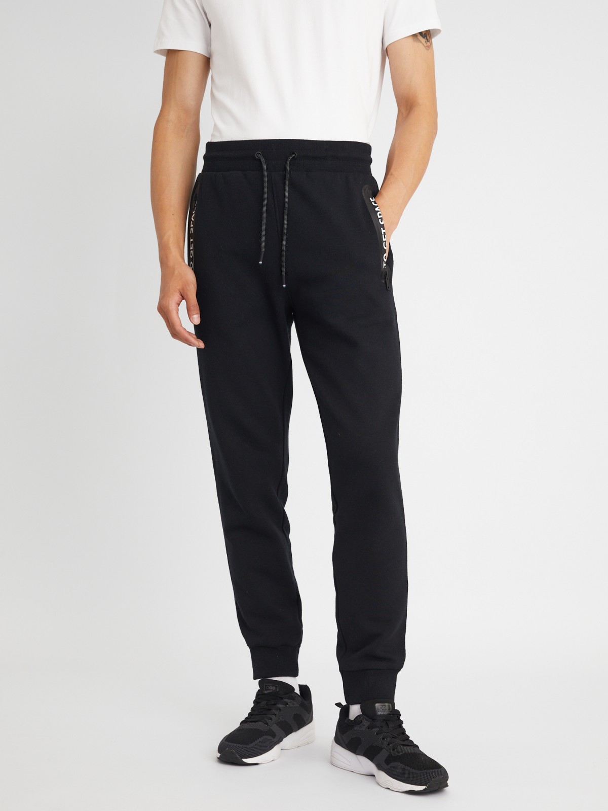 Утеплённые трикотажные брюки-джоггеры в спортивном стиле с принтом zolla 213337679051, цвет черный, размер S - фото 2