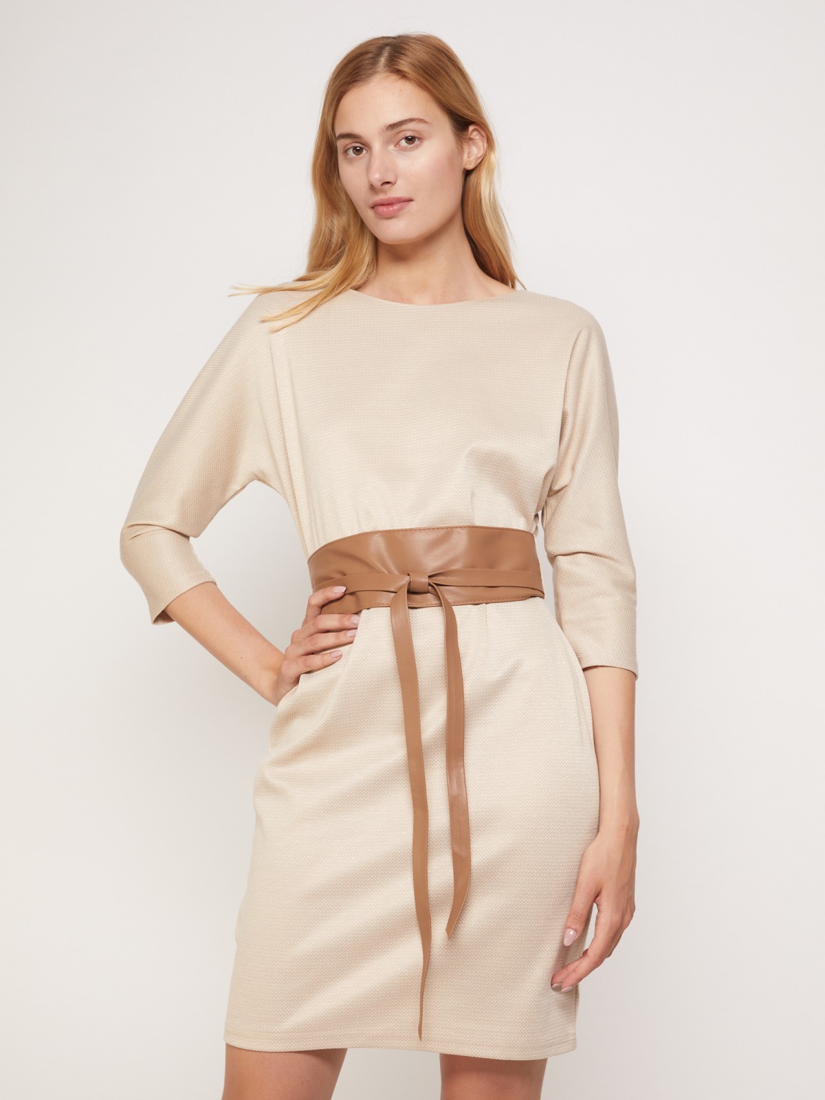 Платье мини из блестящего материала с поясом zolla 02134819F073, цвет бежевый, размер XS - фото 2