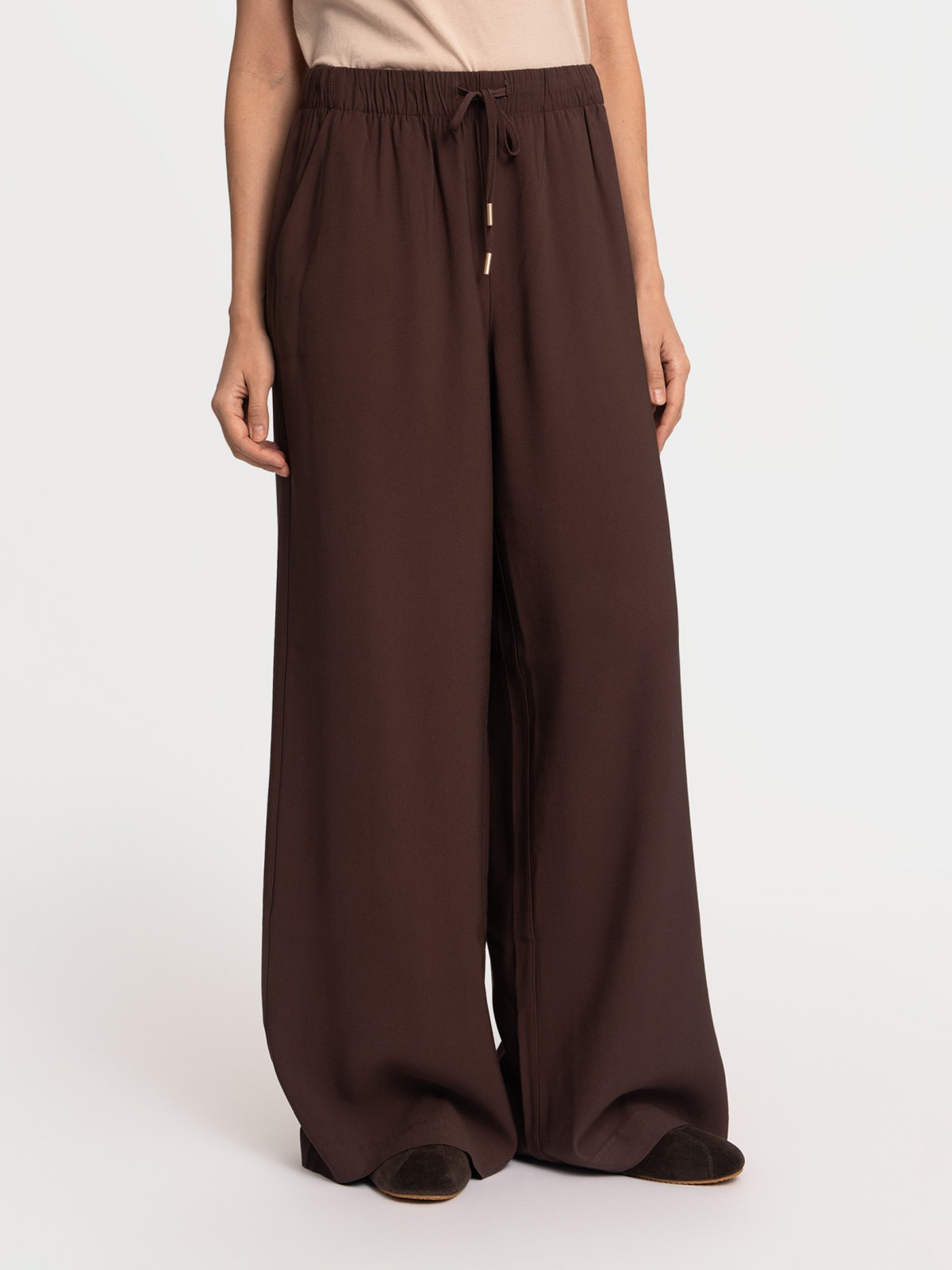 Брюки на резинке с карманами