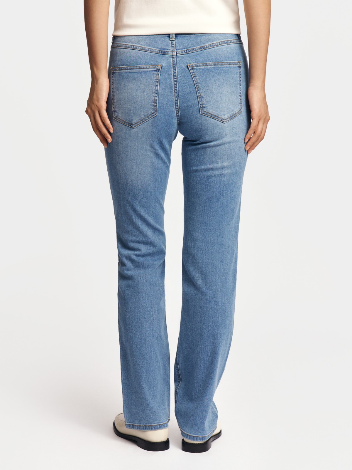 Джинсы прямого силуэта со средней посадкой