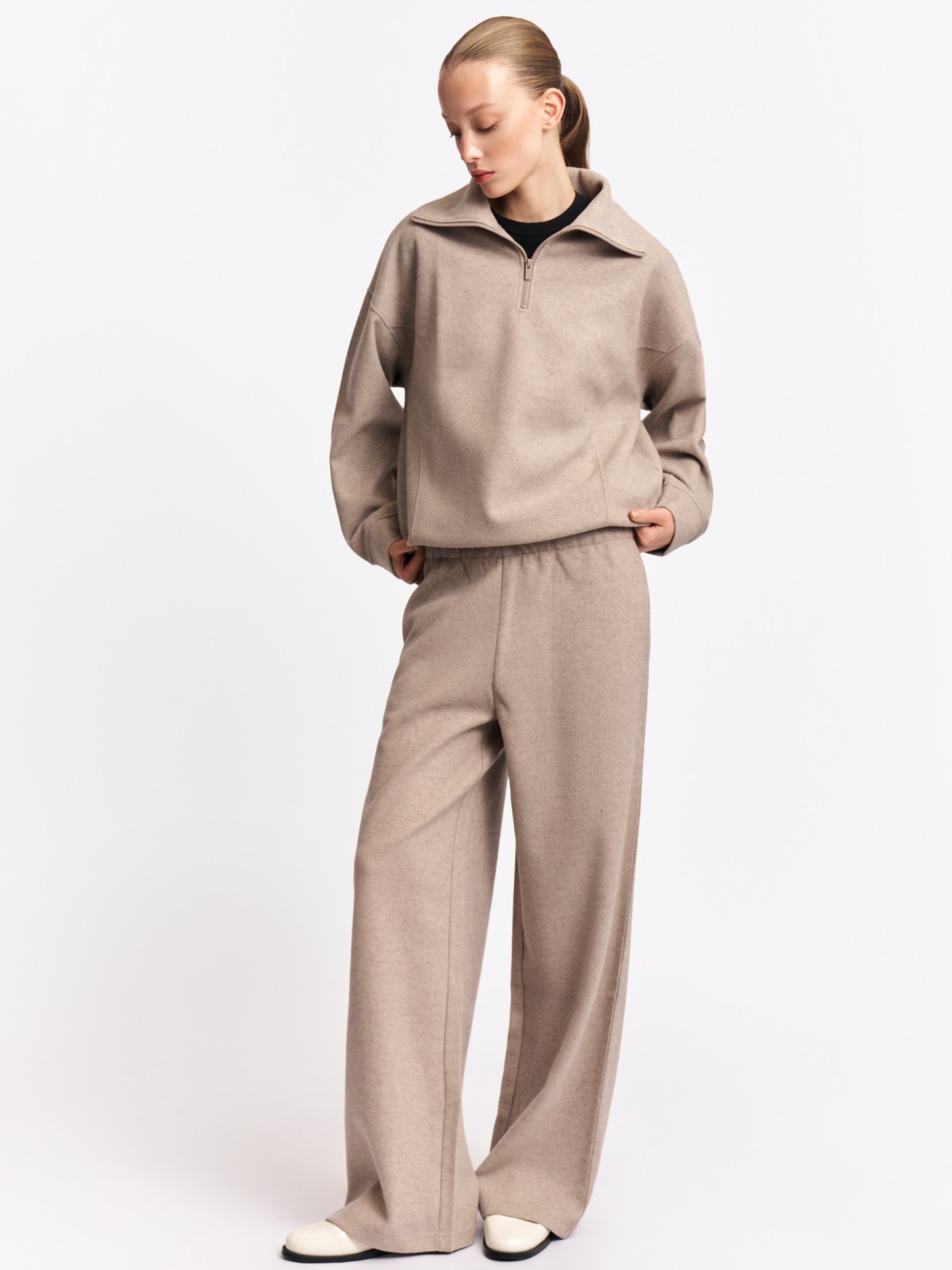 Свитшот с воротником-стойкой на молнии