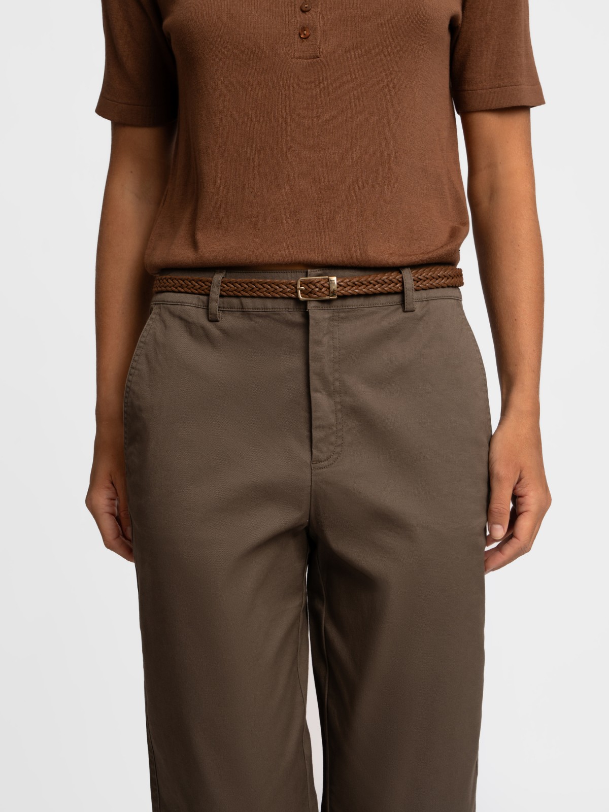 Офисные брюки силуэта Slim с ремнём