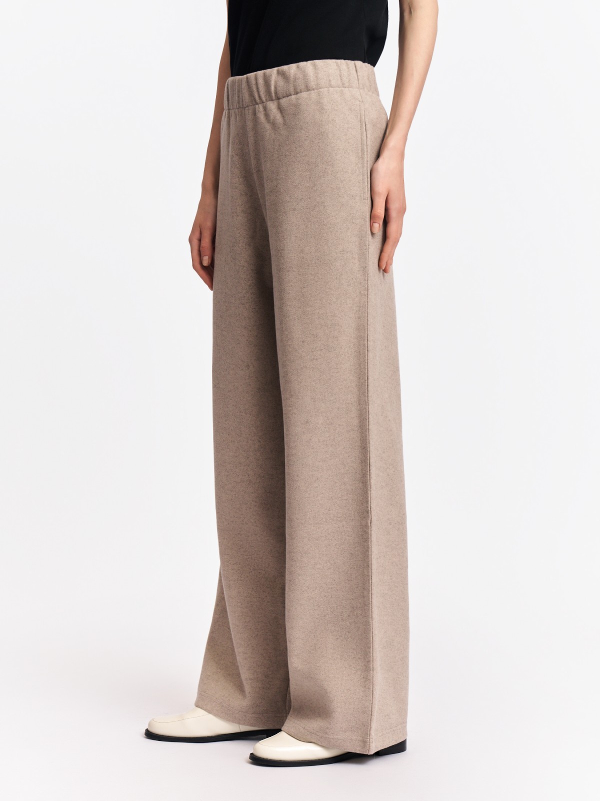 Трикотажные брюки на резинке