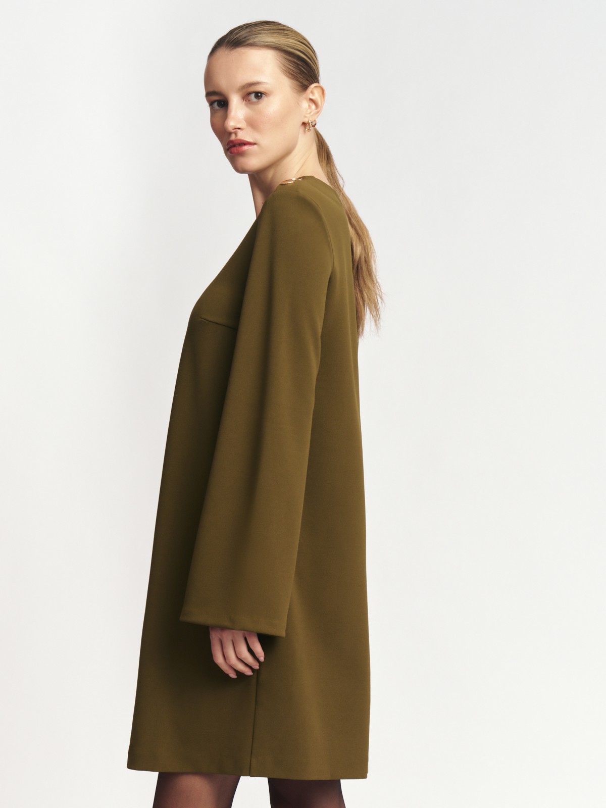 Однотонное платье мини с длинным рукавом