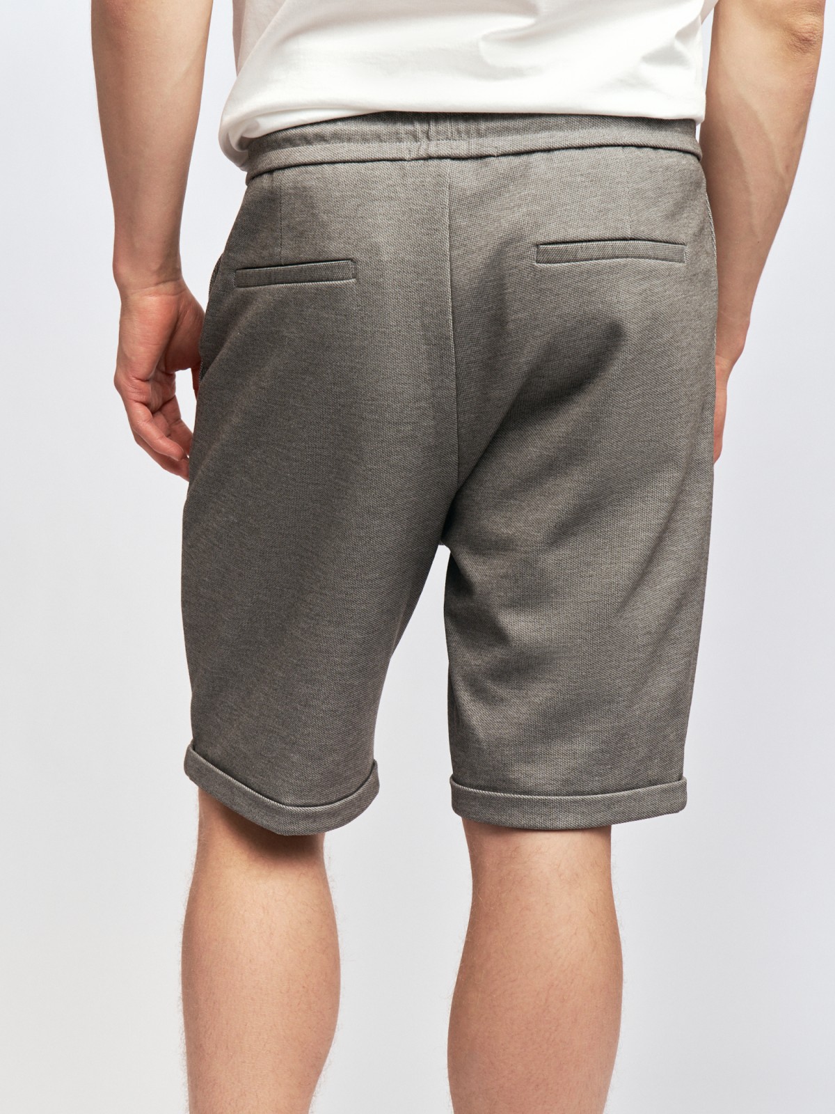 Трикотажные шорты на резинке