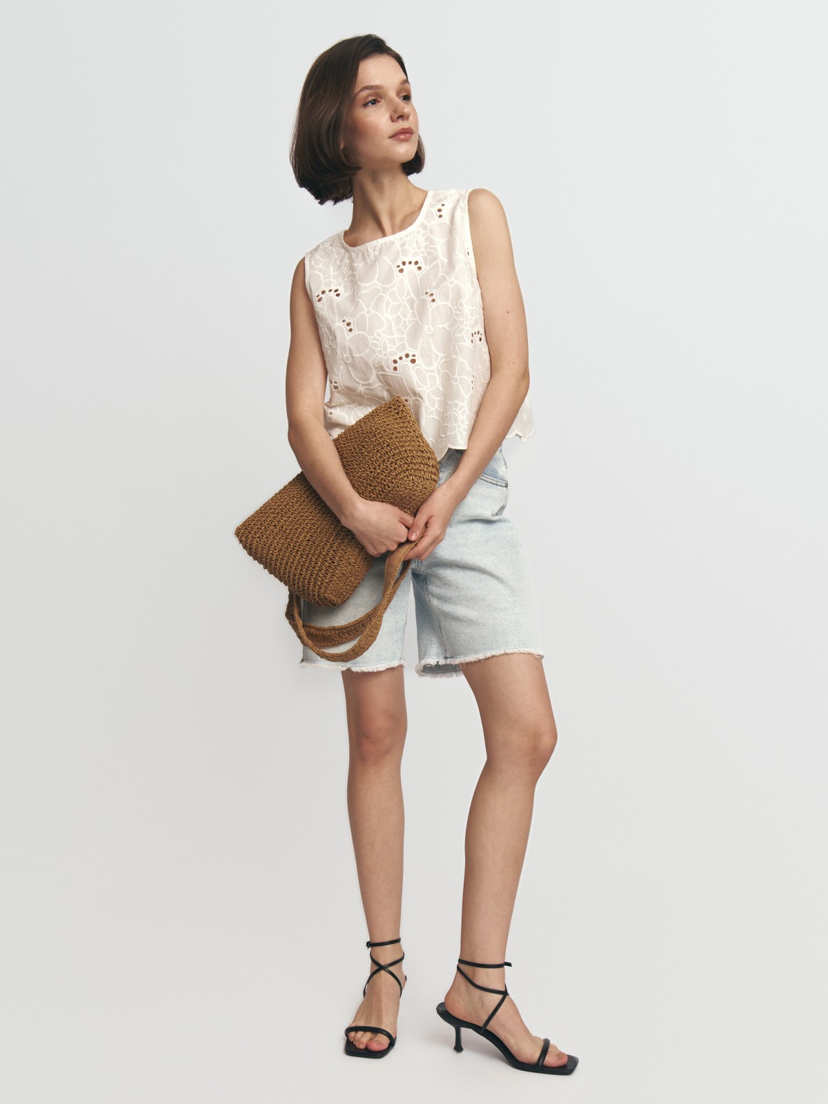 Топ-блузка без рукавов с вышивкой ришелье