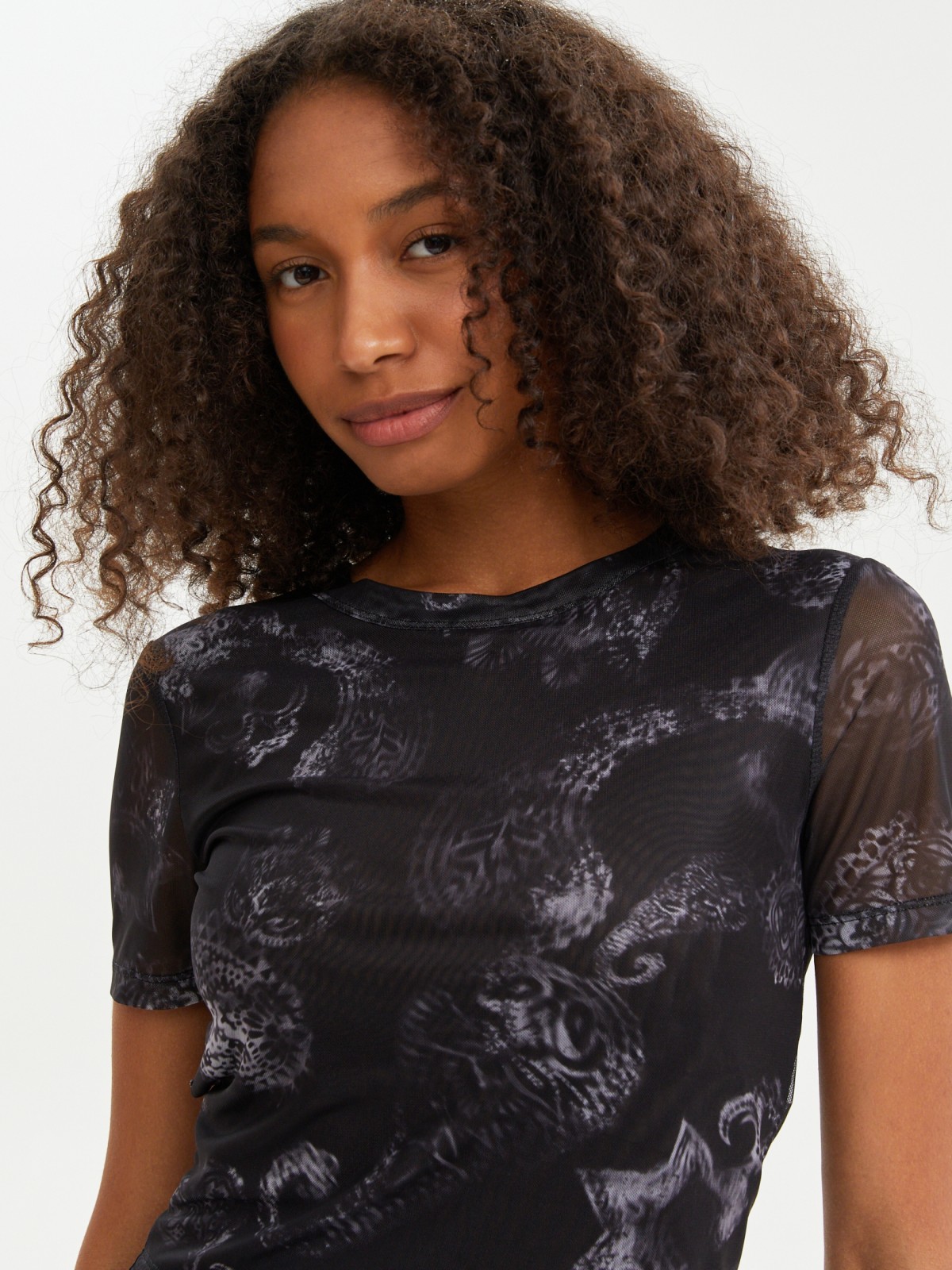 Топ-футболка из сетки с принтом