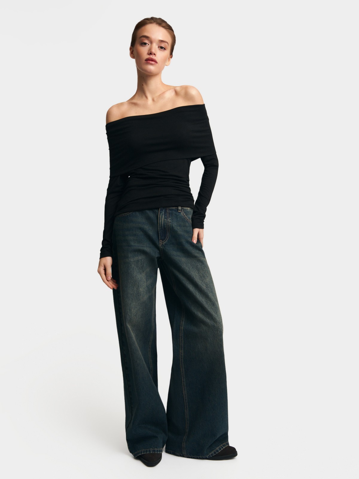 Трикотажный джемпер с открытыми плечами