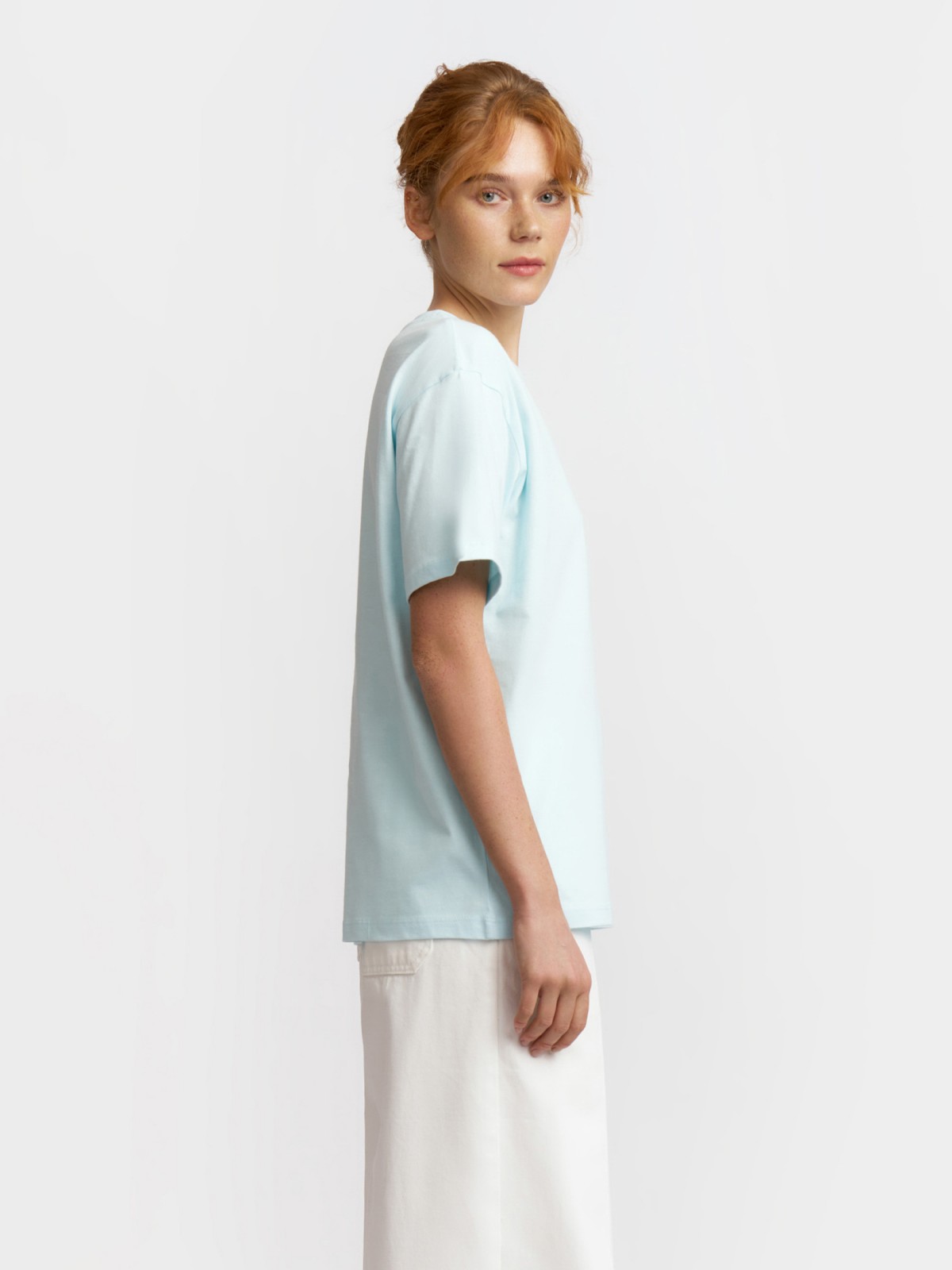 Футболка с коротким рукавом и вышивкой