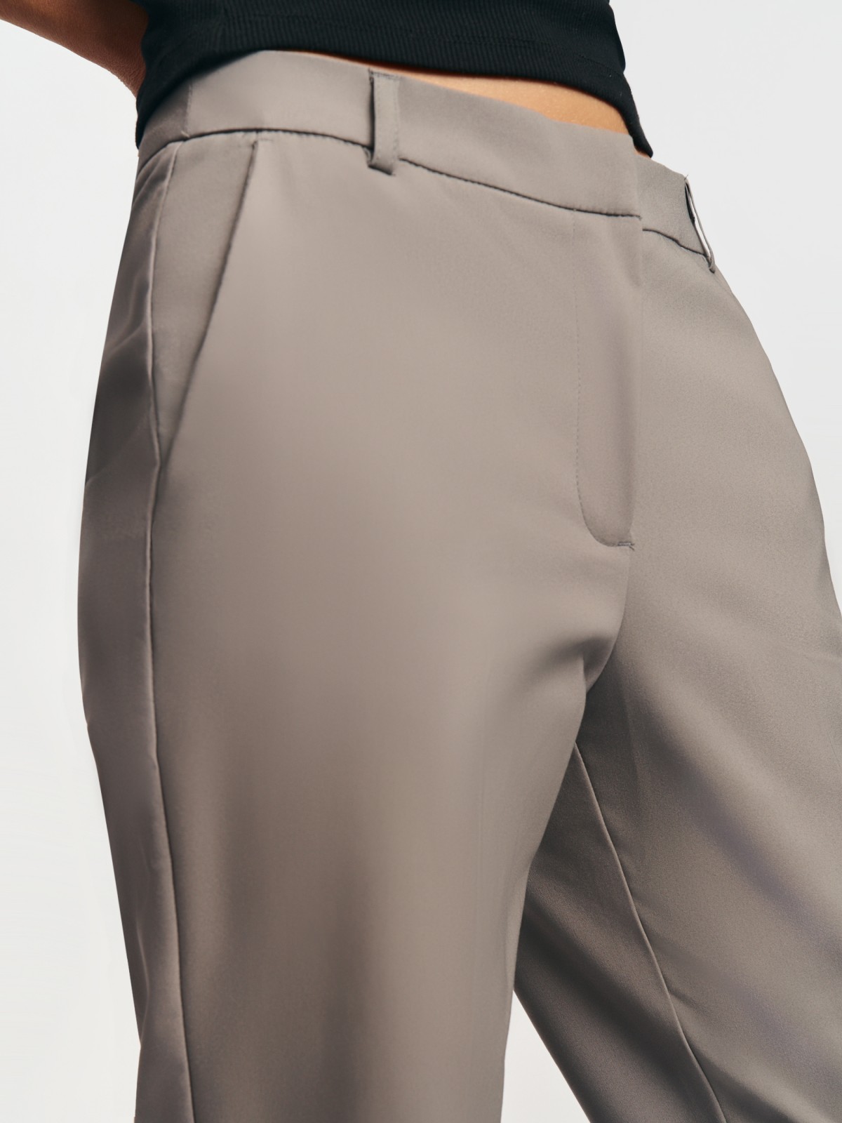 Офисные брюки силуэта Slim