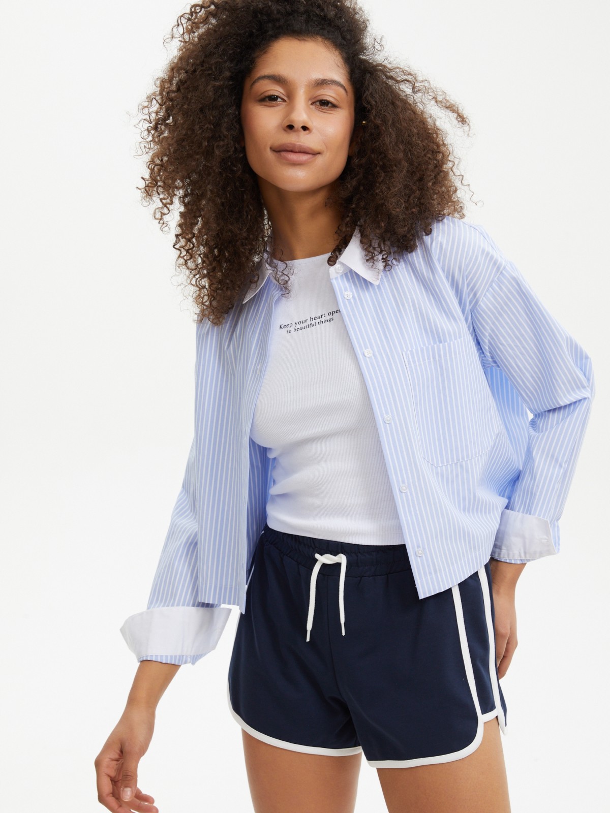 Короткие шорты из хлопка с лампасами