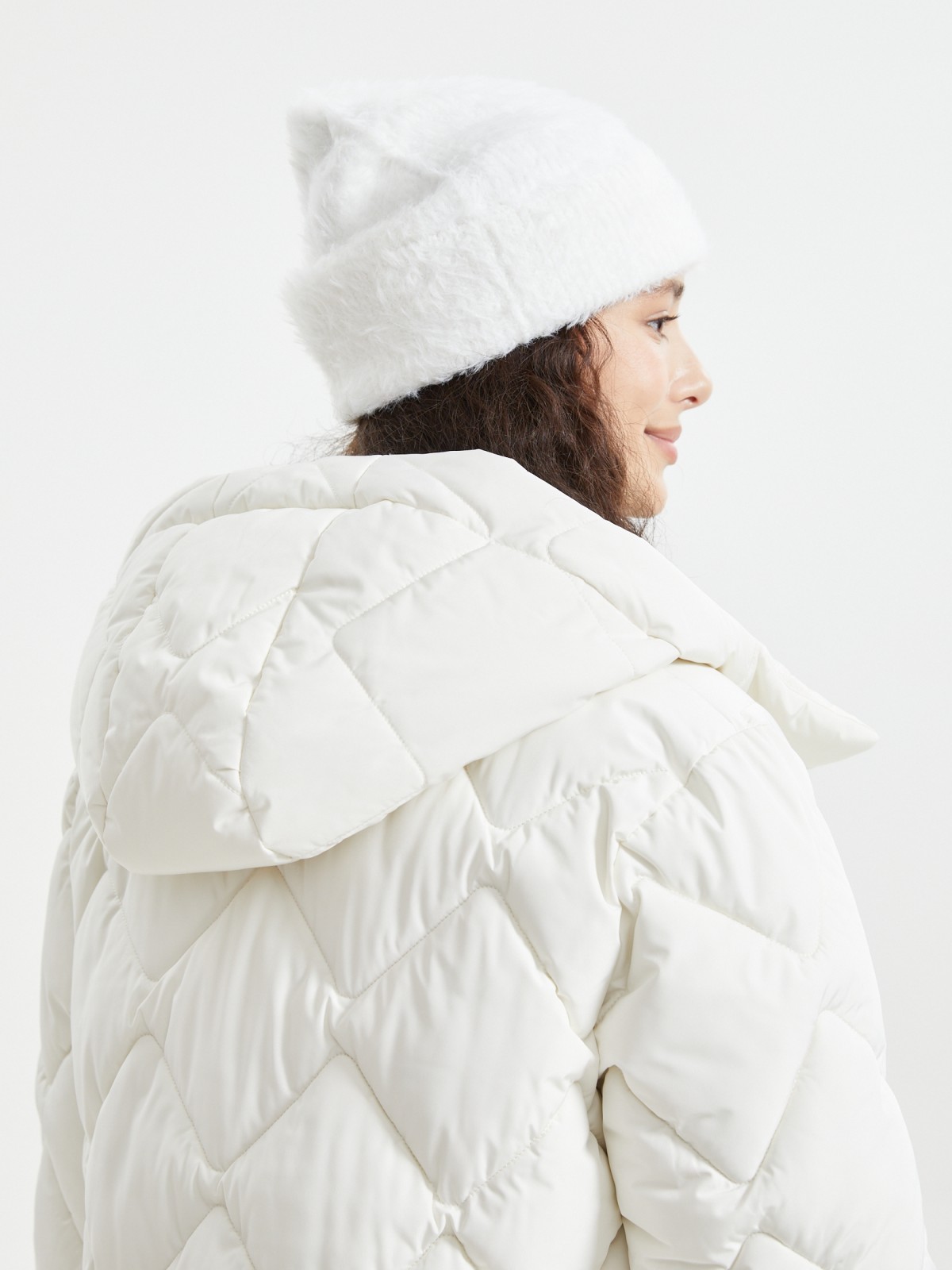 Вязаная шапка-бини с отворотом