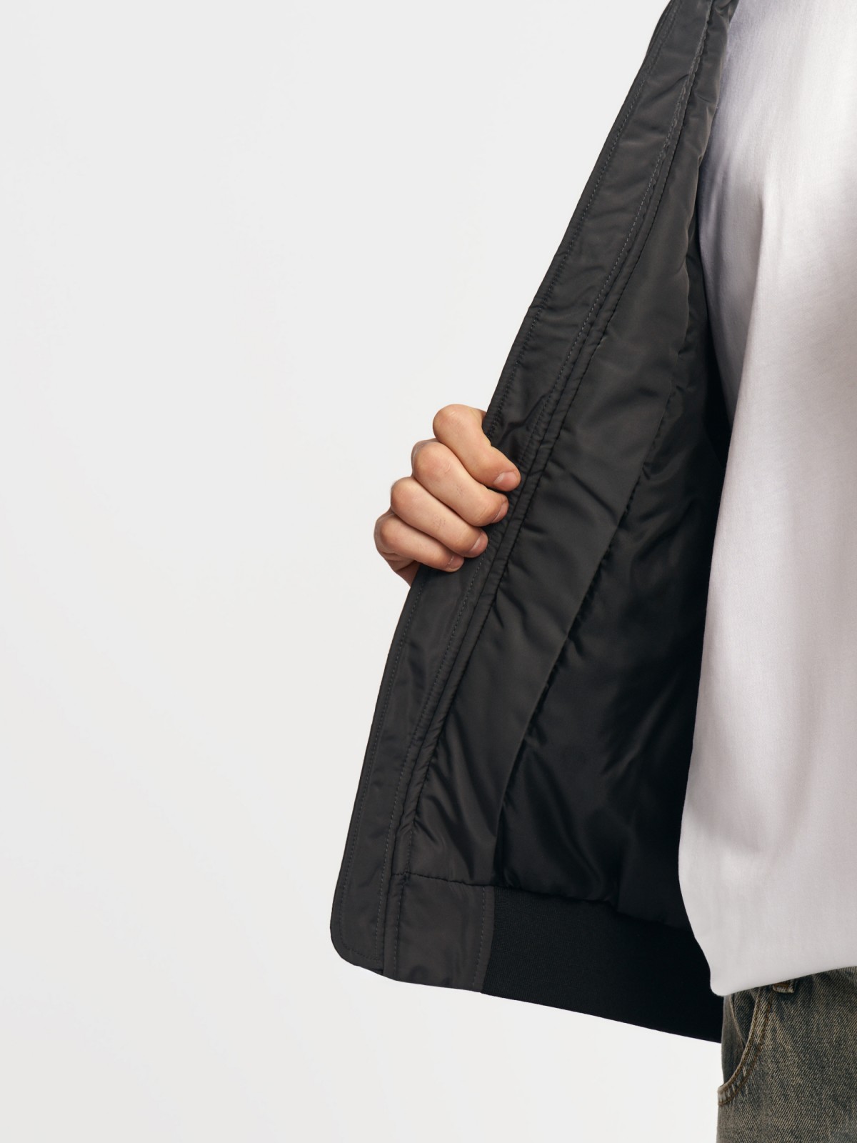 Утеплённая куртка-бомбер с воротником-стойкой