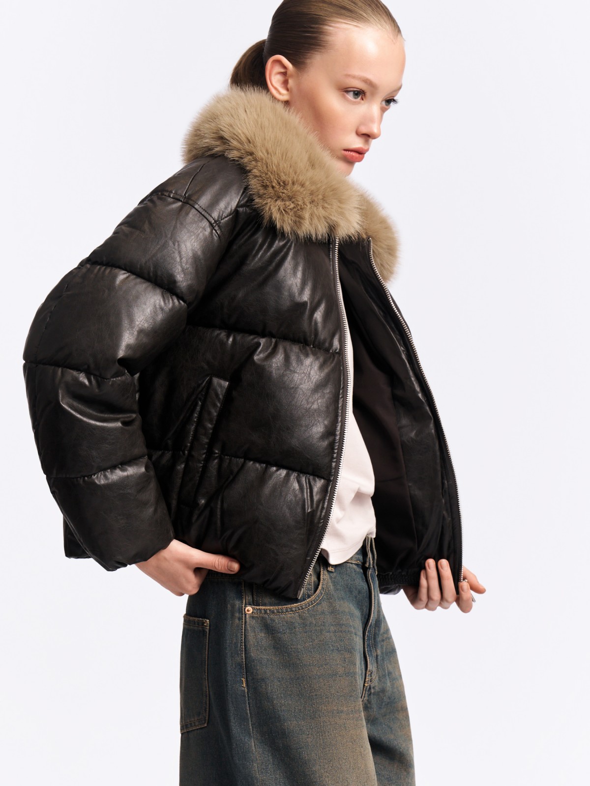 Тёплая куртка с воротником из экомеха