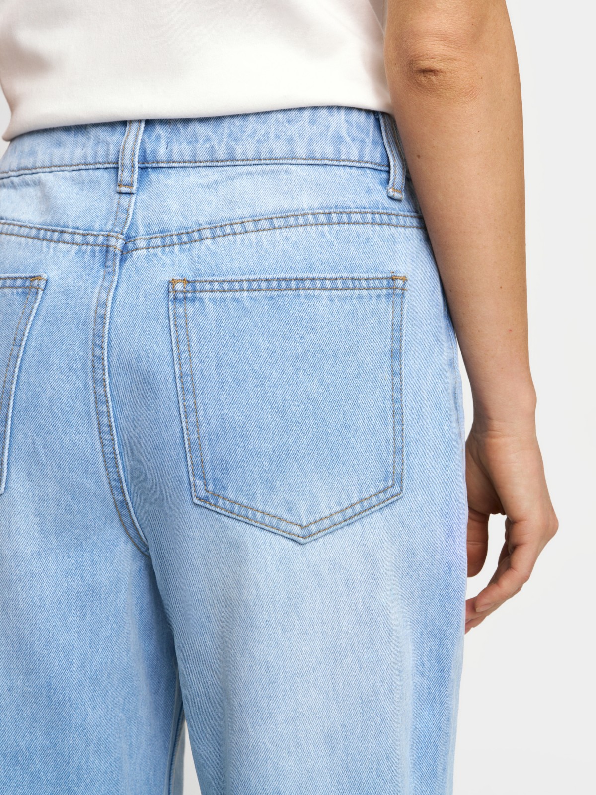 Джинсы прямого силуэта с высокой посадкой