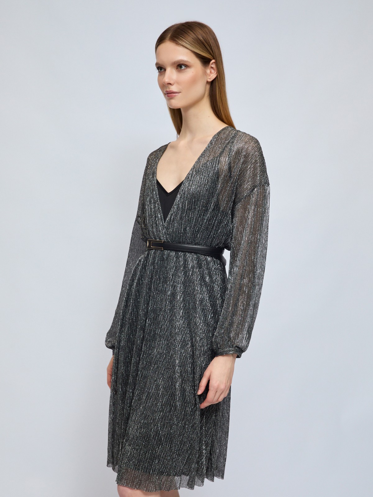 Платье из сетки с вырезом на запах, люрексом и ремнём