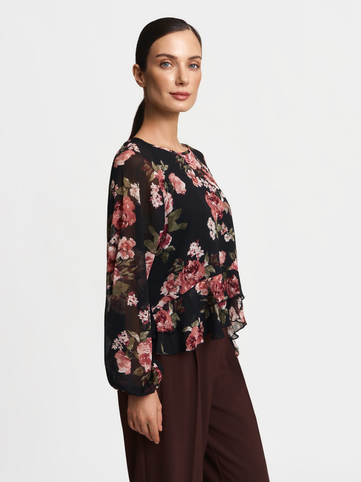 Шифоновая блузка с воланами