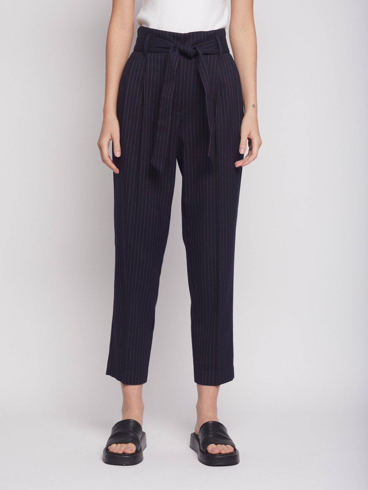 Брюки фасона Carrot с поясом Брюки фасона Carrot с поясом