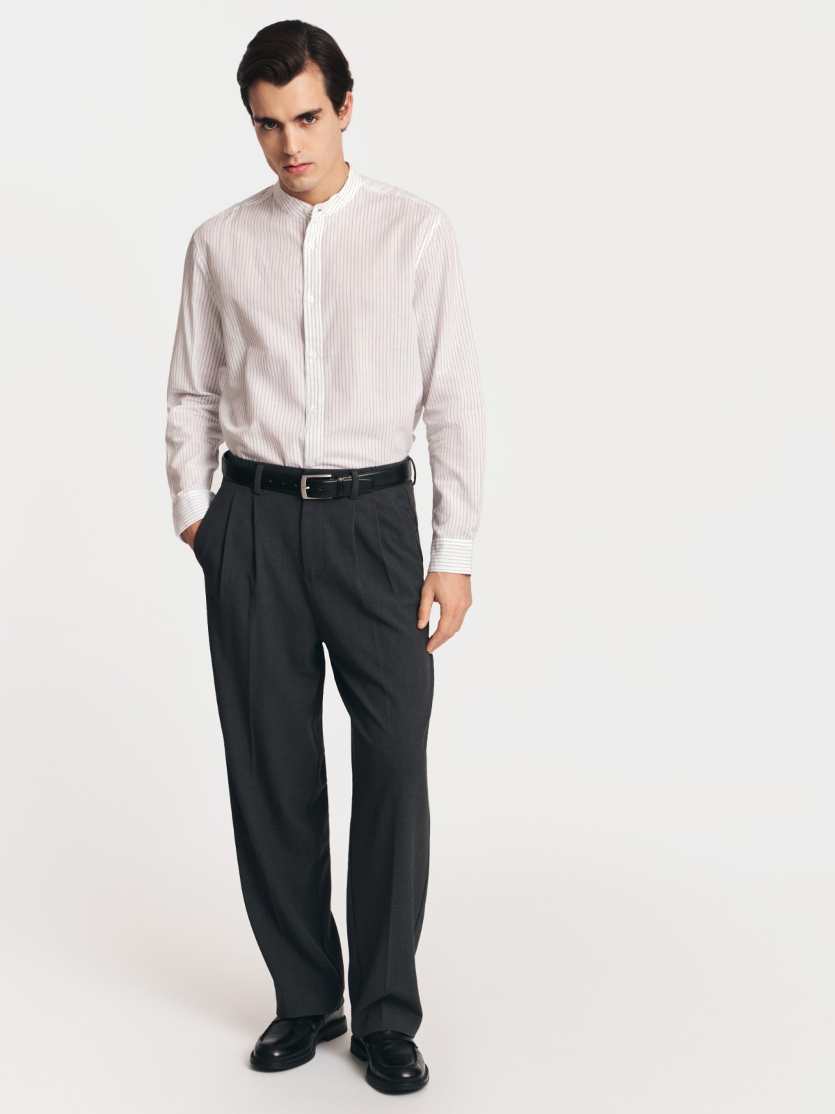 Льняная рубашка с воротником-стойкой