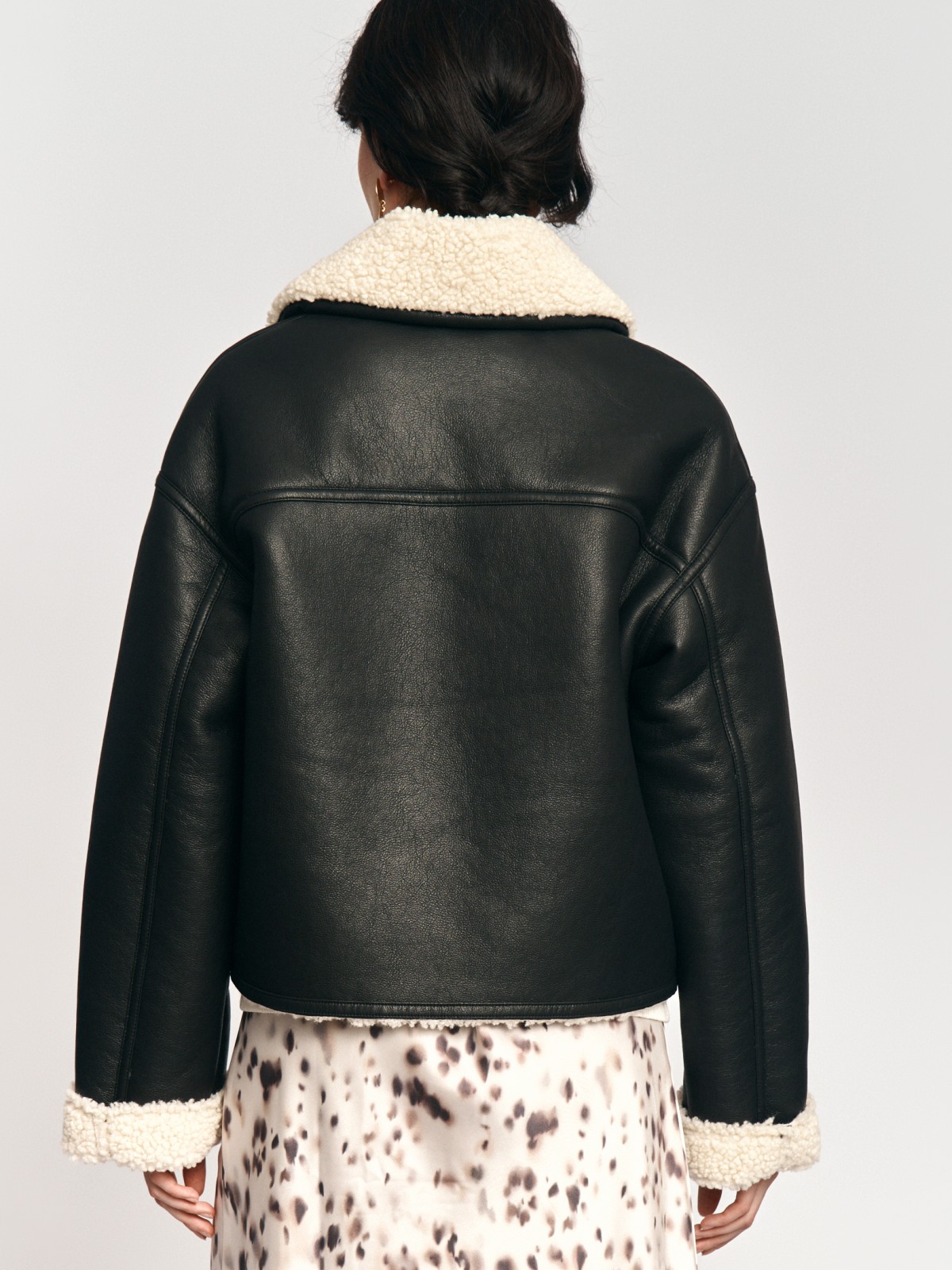 Утеплённая кожаная куртка-дублёнка с экомехом