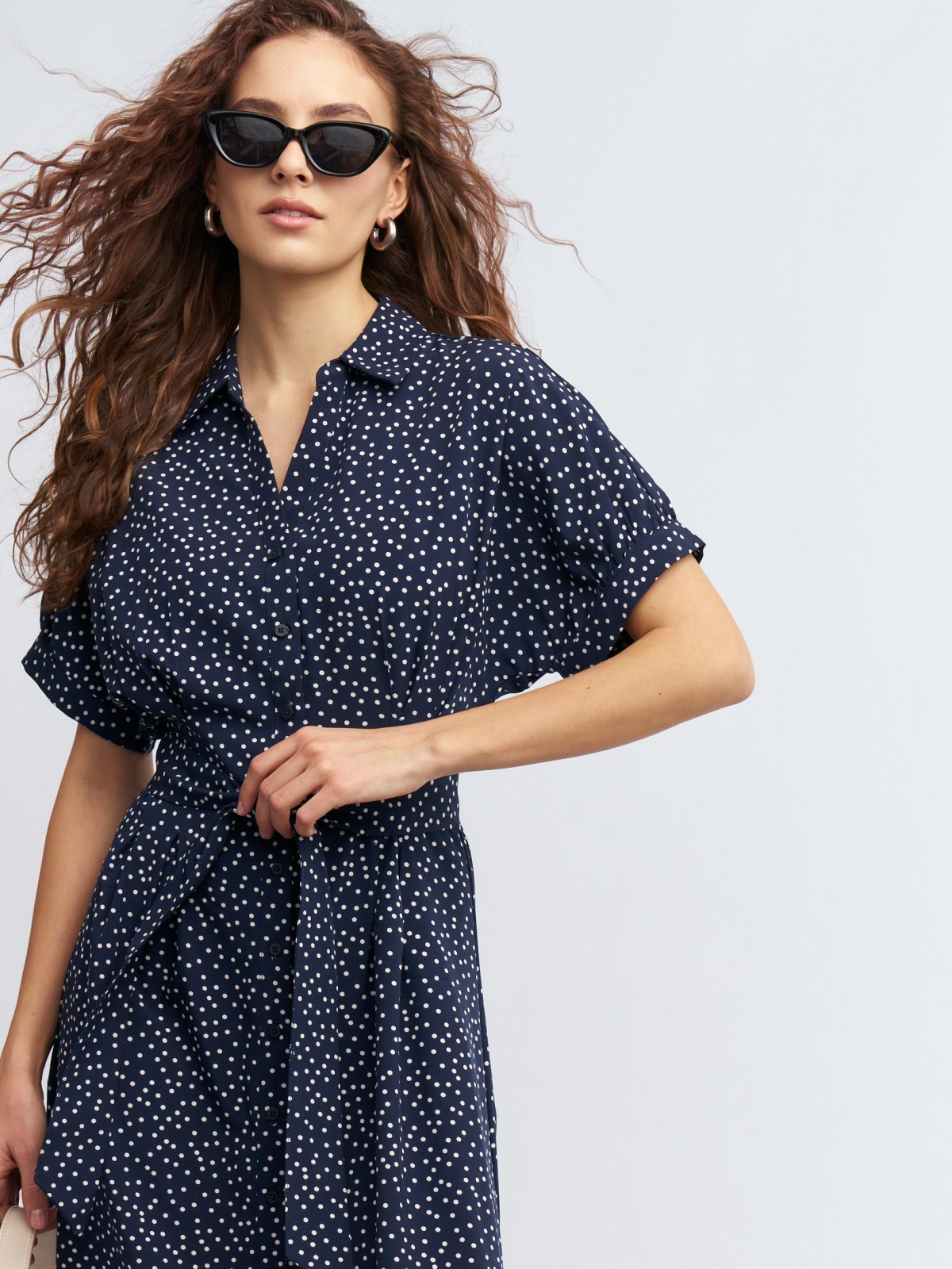 Платье-рубашка с акцентными короткими рукавами