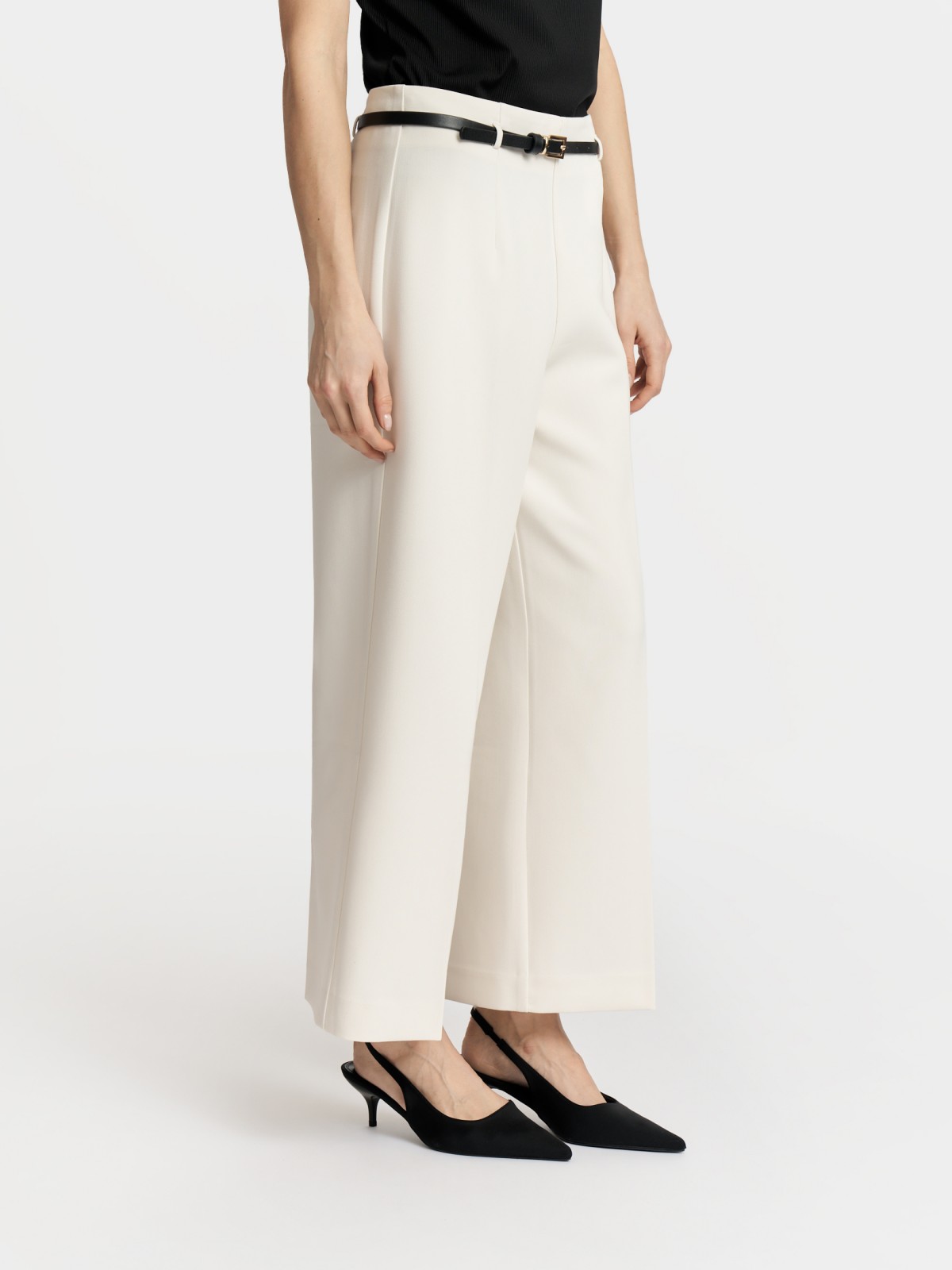 Прямые брюки со стрелками и ремнём