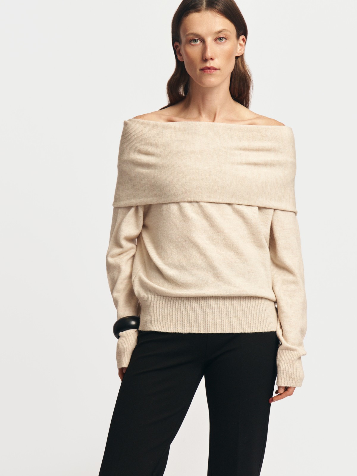 Вязаный джемпер с открытыми плечами