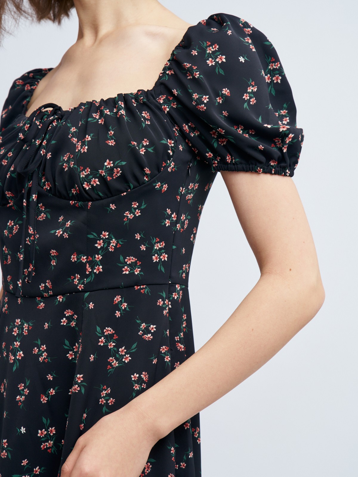 Платье миди с разрезом и цветочным принтом