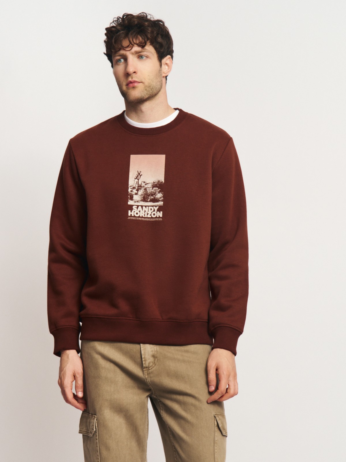 Утеплённый свитшот прямого кроя с принтом