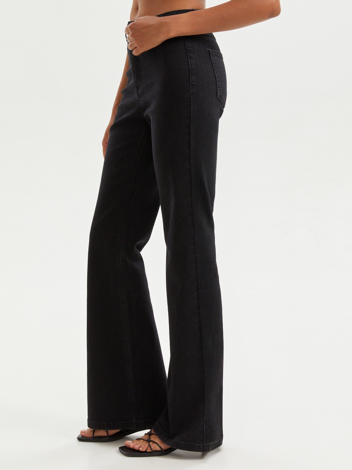 Джинсы силуэта Bootcut со средней посадкой