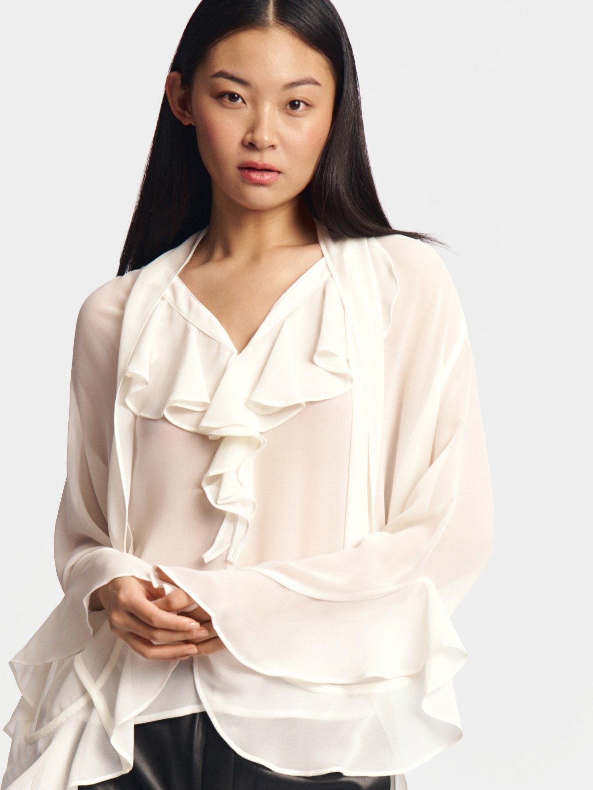 Шифоновая блузка с воланами и бантом