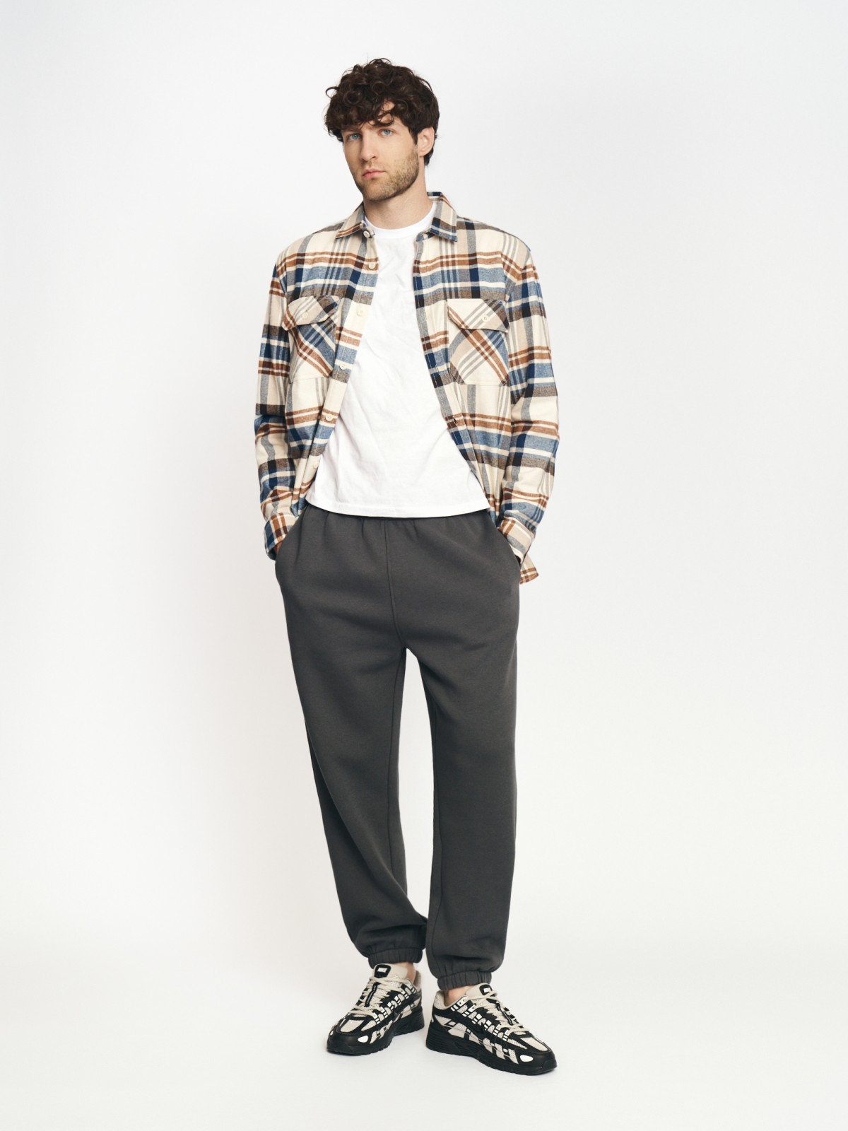 Трикотажные брюки-джоггеры с начёсом 1299₽