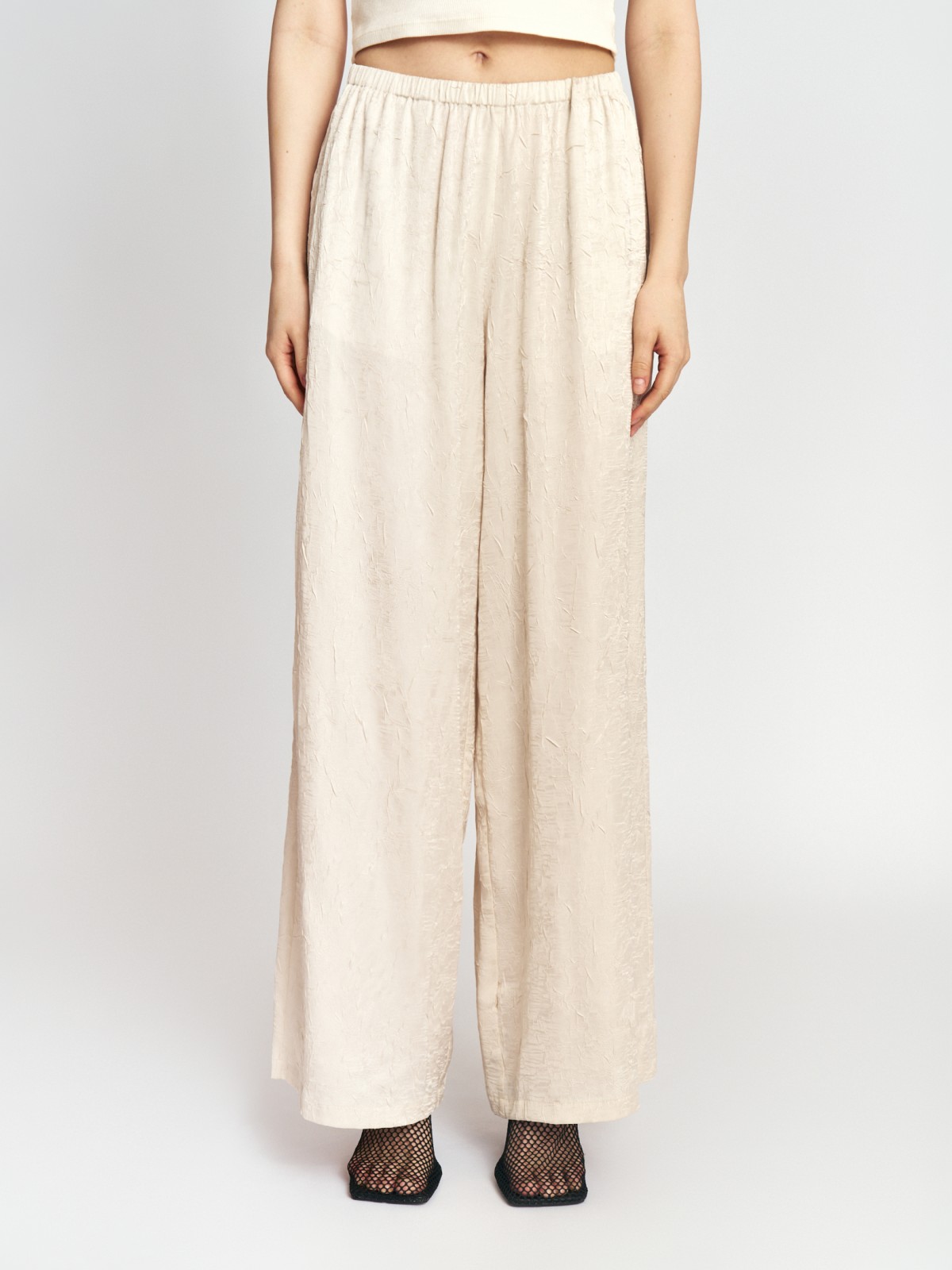 Широкие прямые брюки на резинке