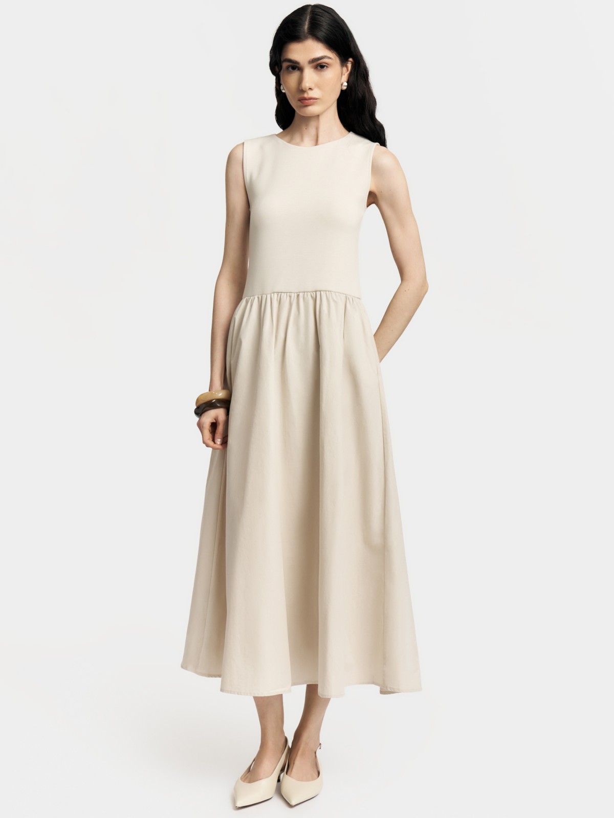 Комбинированное платье миди без рукавов