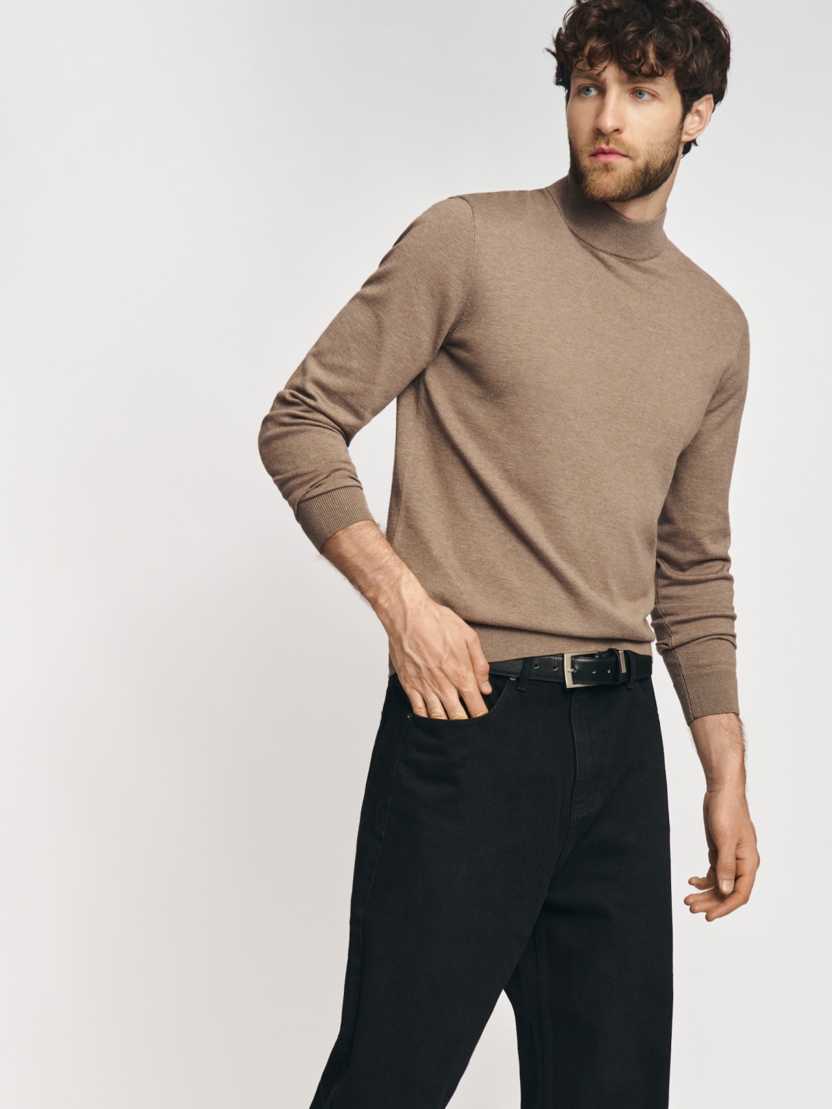 Тонкая трикотажная водолазка с горлом