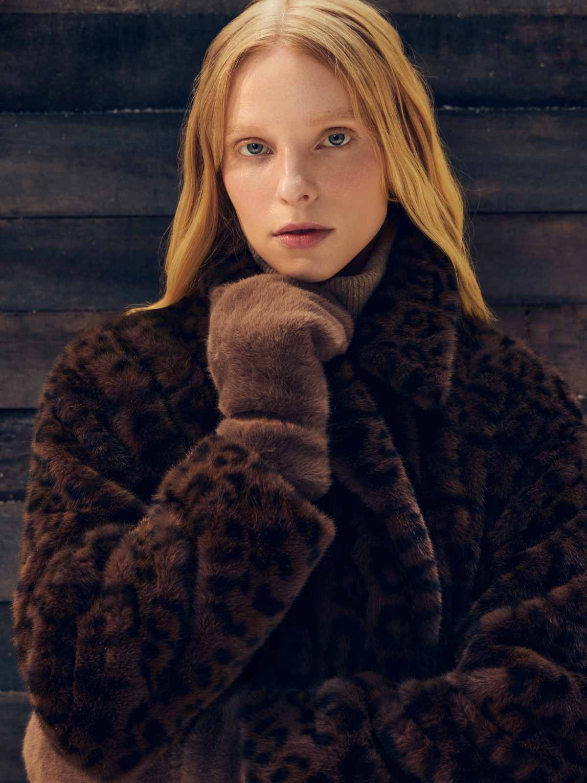 Длинное тёплое пальто-шуба из экомеха