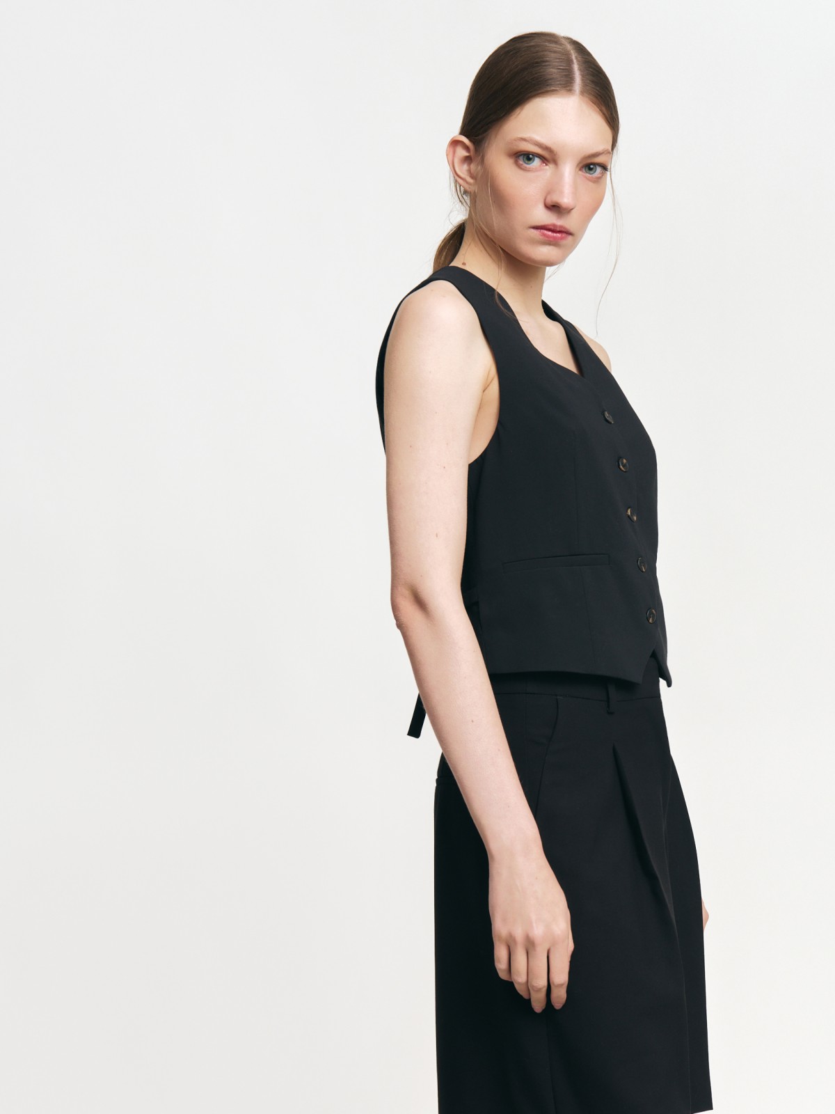 Классический жилет на пуговицах