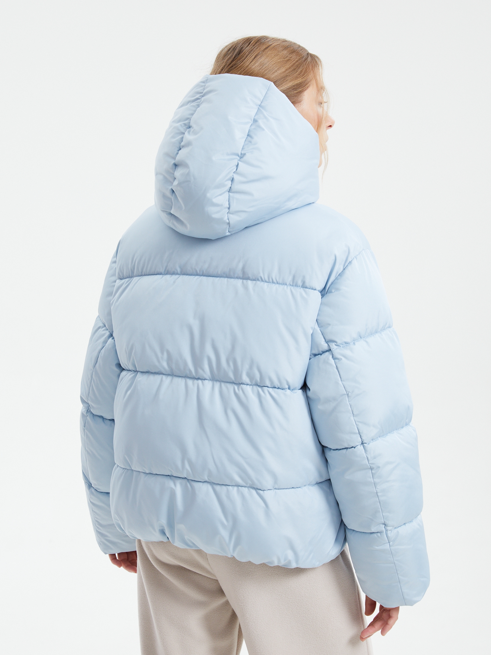 Короткая стёганая куртка с капюшоном