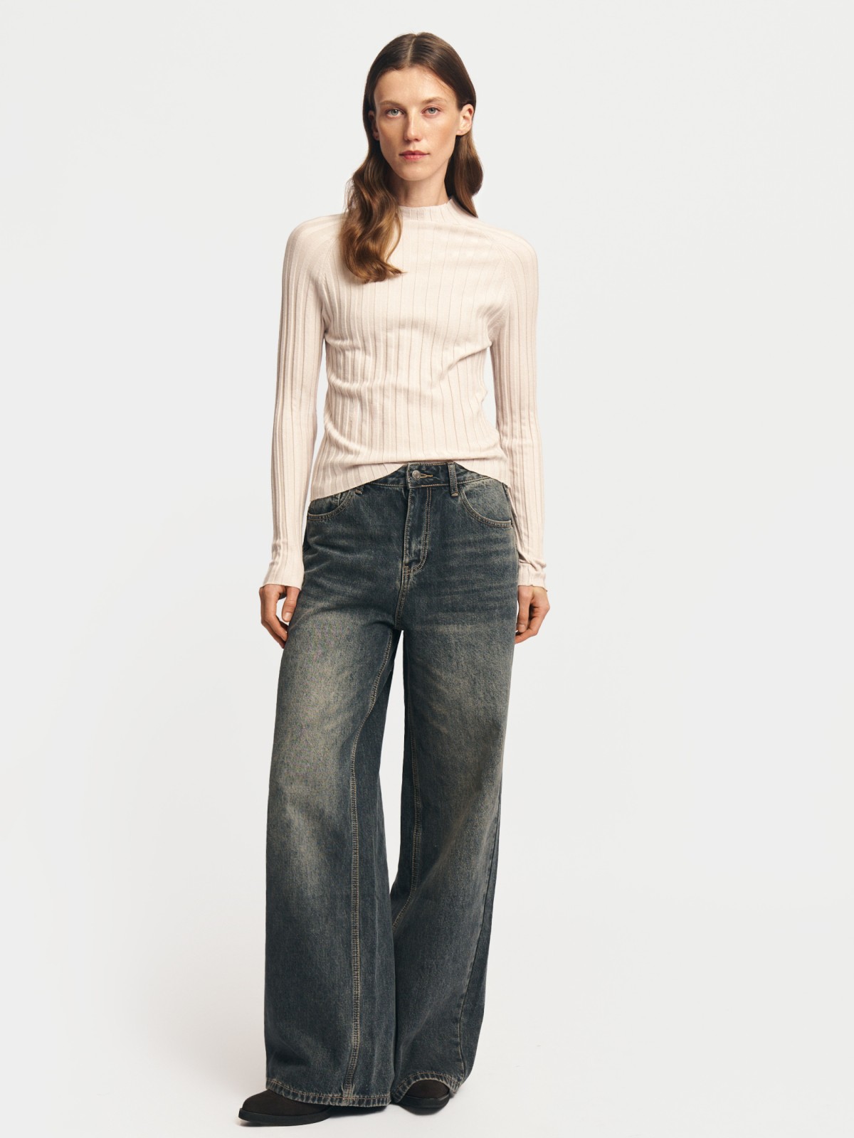 Трикотажный свитер-водолазка с горлом