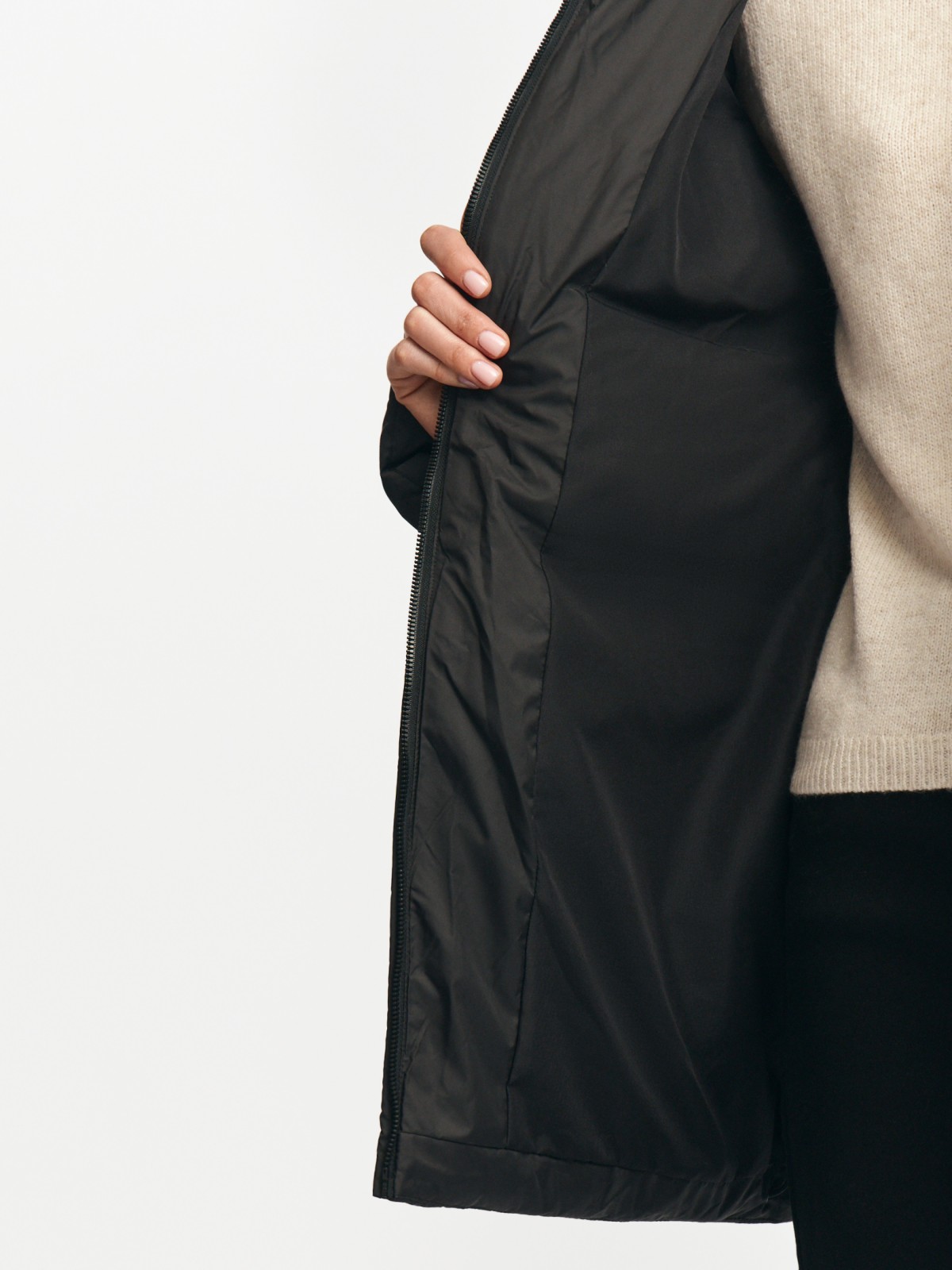 Тёплая куртка-пуховик с капюшоном