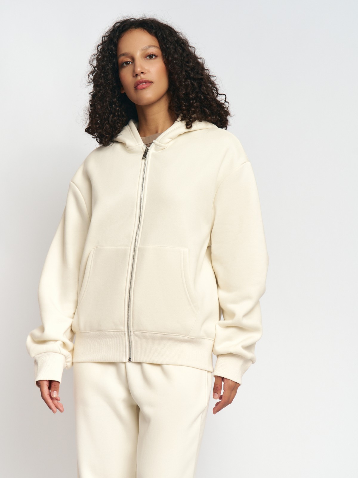 Утеплённая толстовка на молнии с начёсом и капюшоном