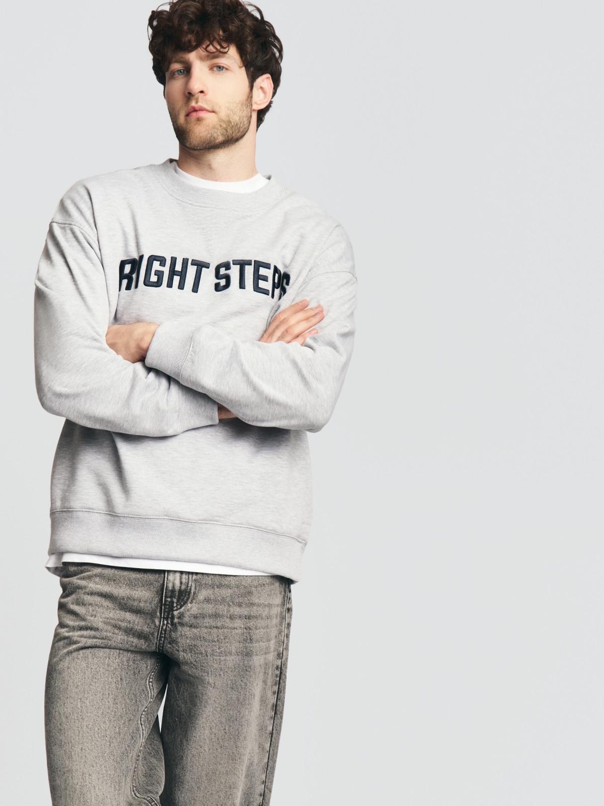 Утеплённый свитшот прямого кроя с надписью