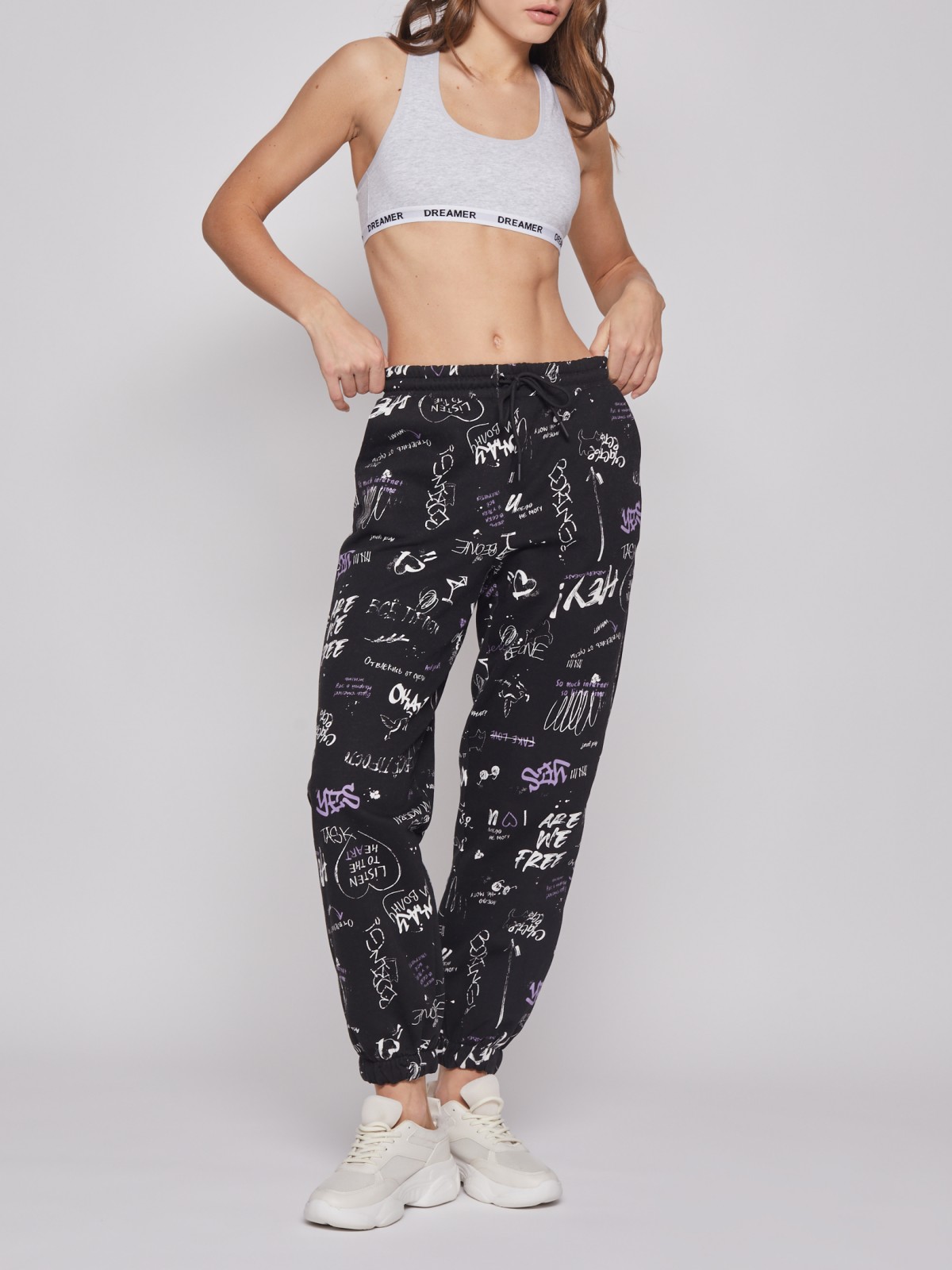 Брюки-джоггеры в спортивном стиле