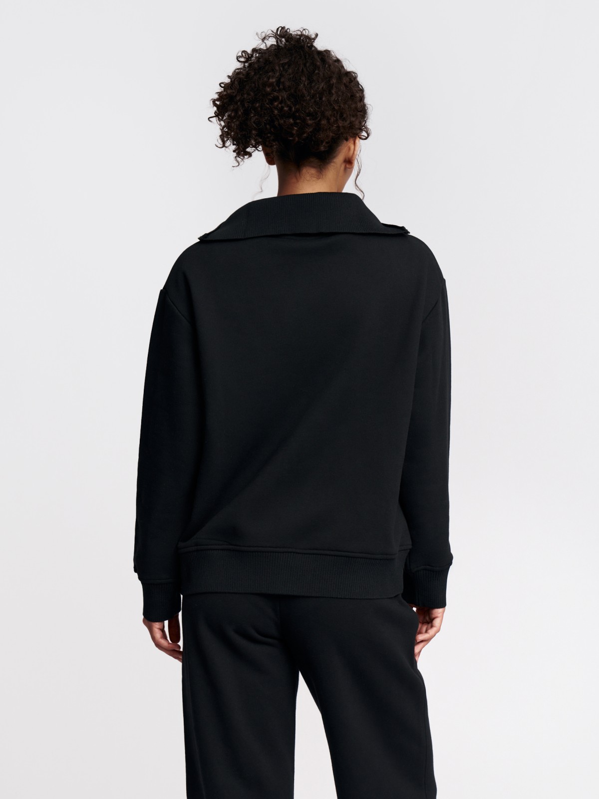 Свитшот с воротником-стойкой на молнии