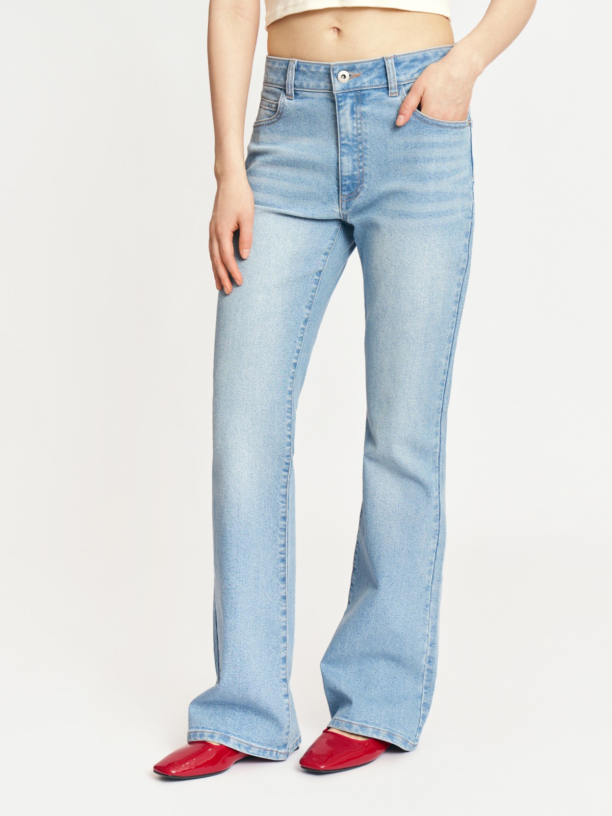 Джинсы силуэта Bootcut со средней посадкой